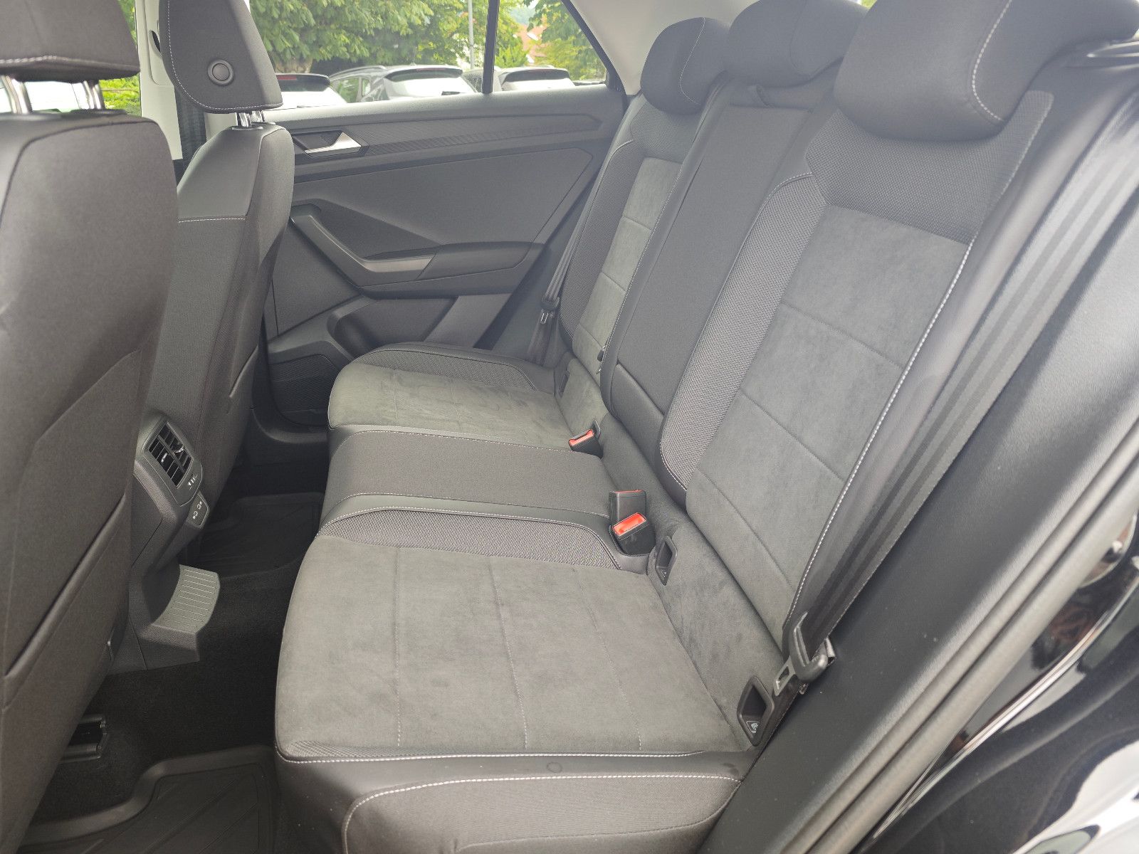 Volkswagen T-Roc Style 150PS DSG - Samsaru's Car Outlet