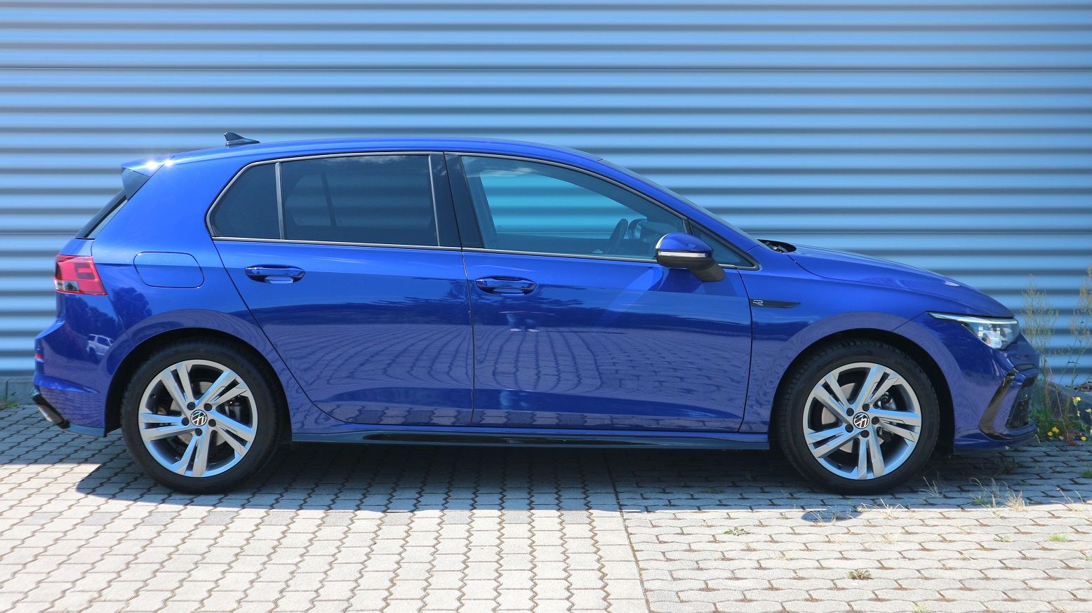 Volkswagen Golf R-Line - Samsaru's Car Outlet