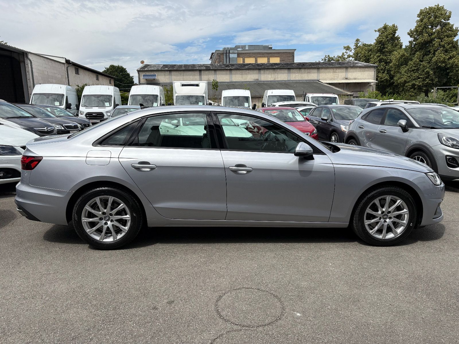 Audi A4 Lim. 35 TDI S Tronic - Samsaru's Car Outlet