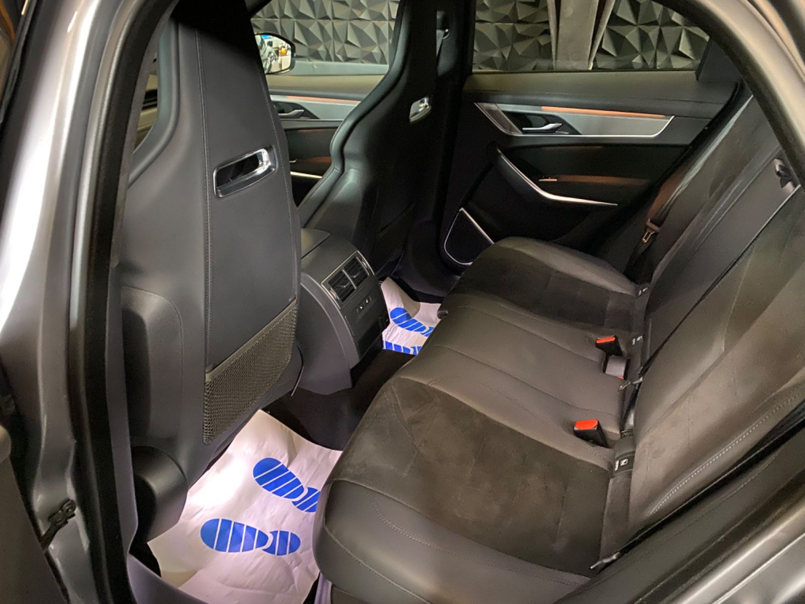 Jaguar F-Pace P550 SVR V8 AWD,ACC,Digitales Cockpit,AHK
