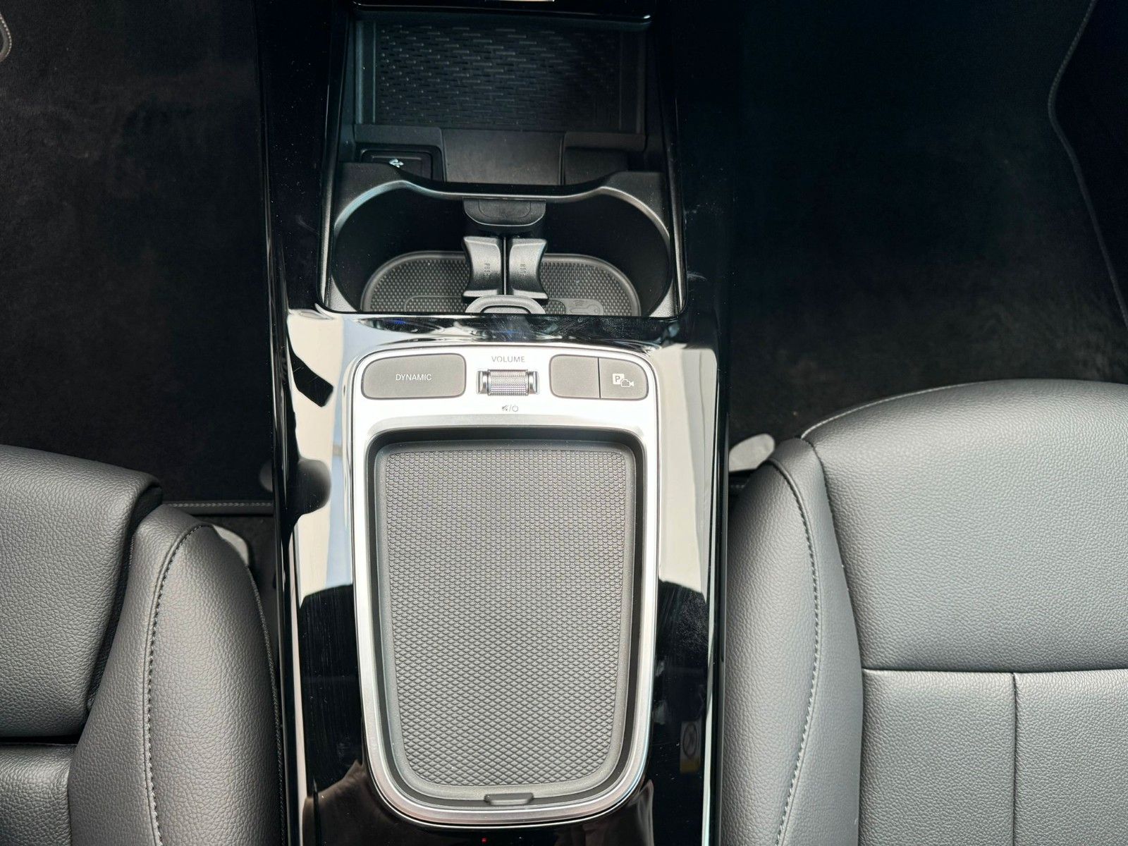 Mercedes-Benz A200 Progressive Advanced Plus - Samsaru's Car Outlet
