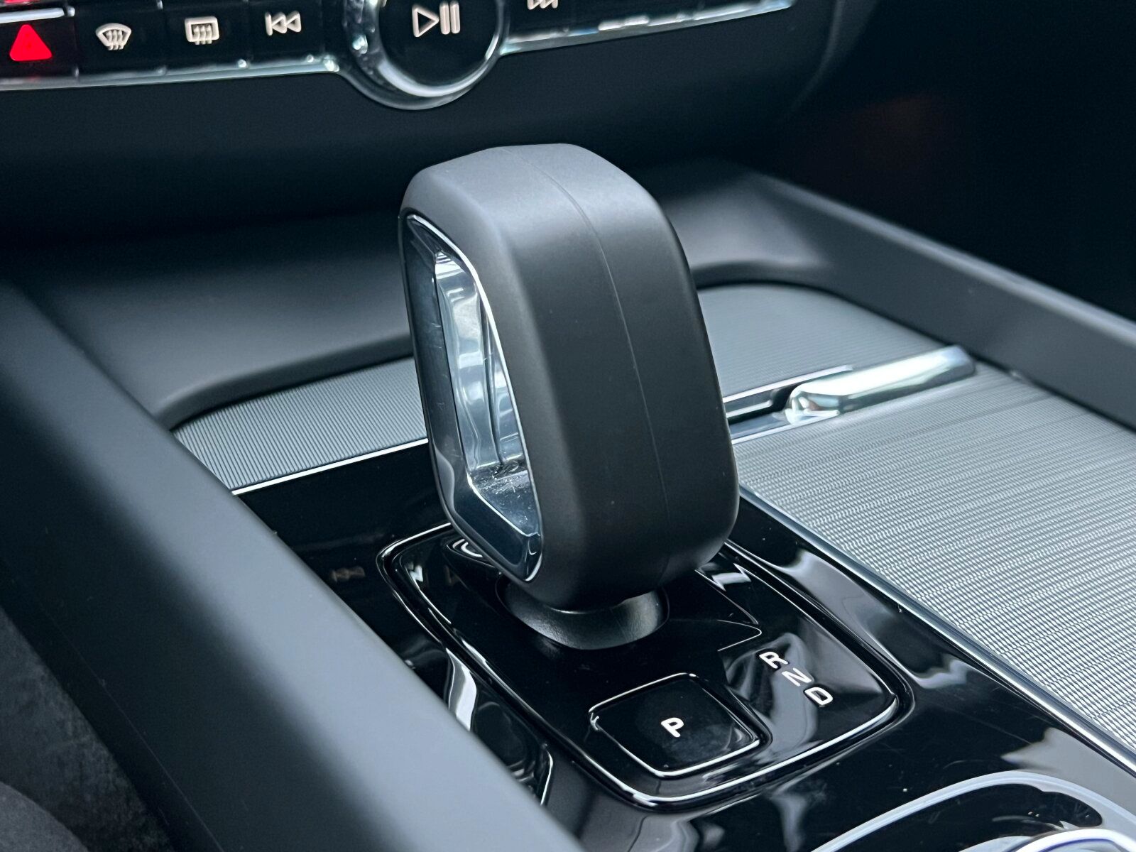 Volvo XC60 T6 Plus Dark AHK|PANO|FLED|360CAM|20"|