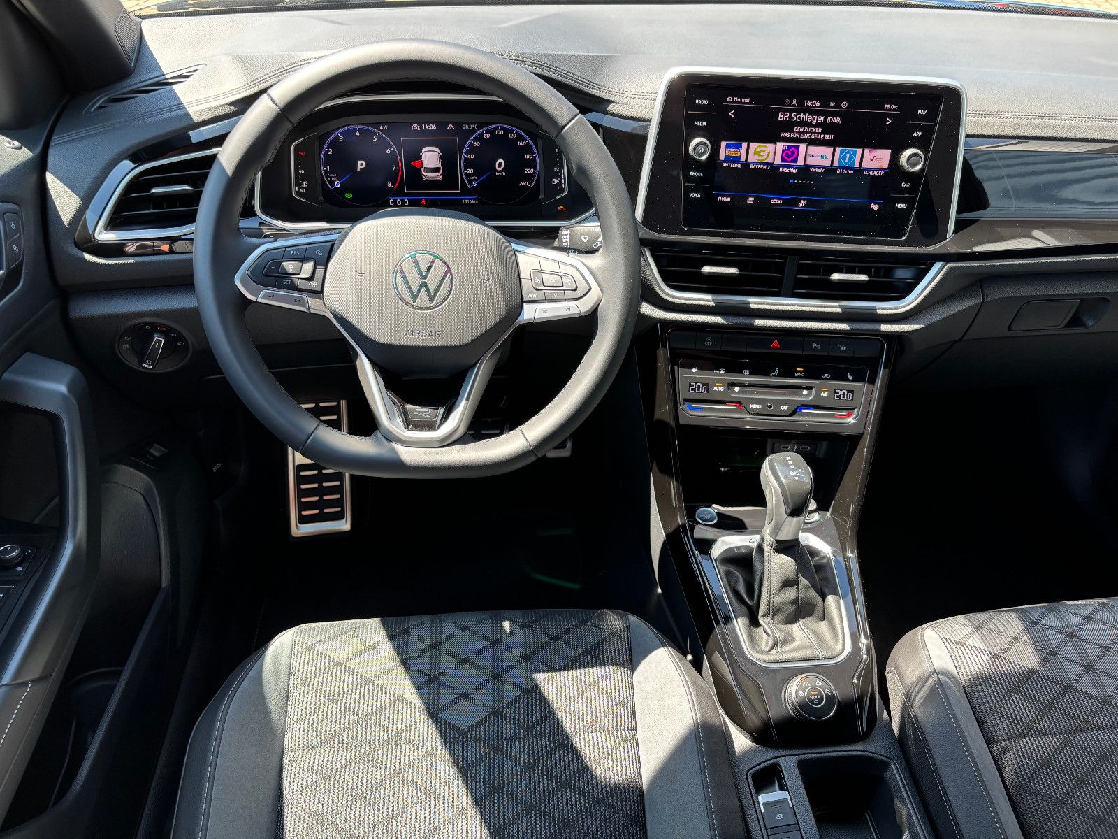 Volkswagen T-Roc 2.0 TSI 4MOTION R-Line - Samsaru's Car Outlet
