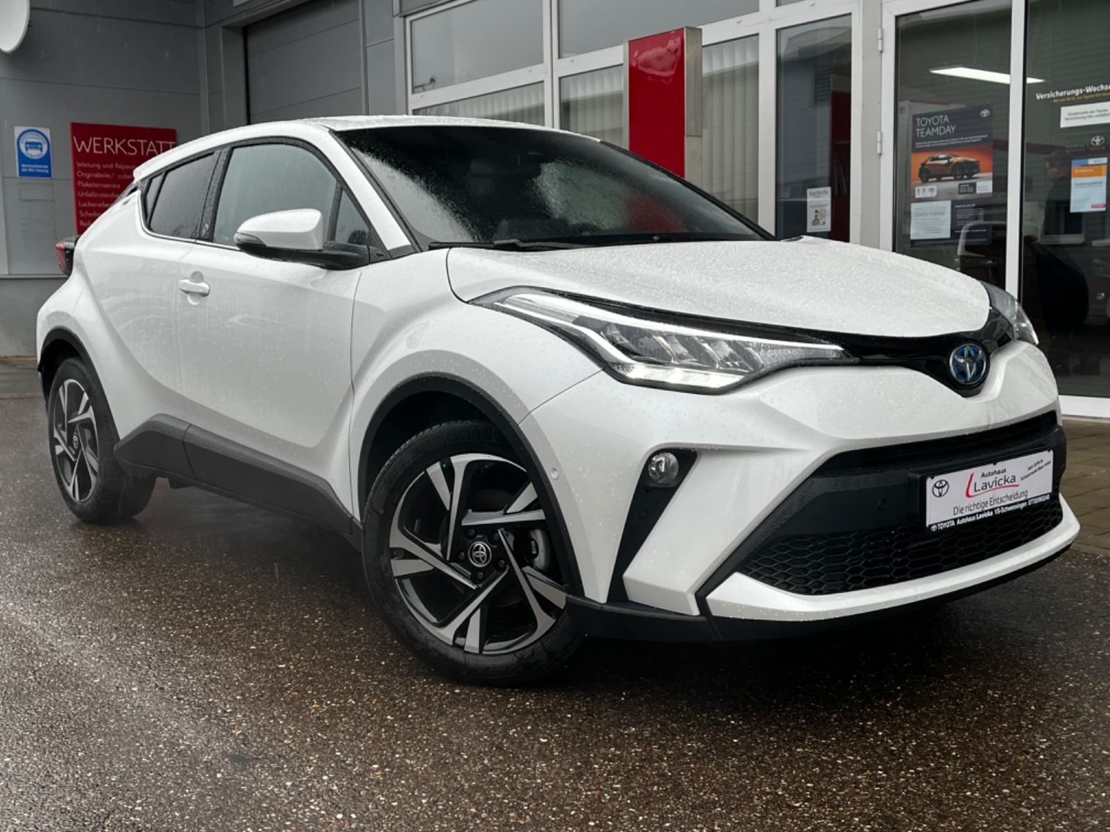 Toyota C-HR 2.0-l-Hybrid - Samsaru's Car Outlet