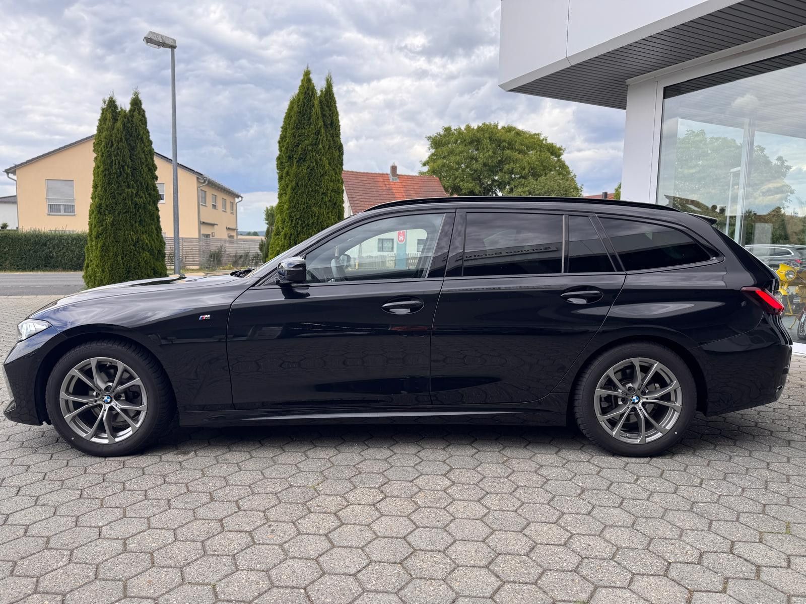 BMW 320 d Touring M-Sport - Samsaru's Car Outlet