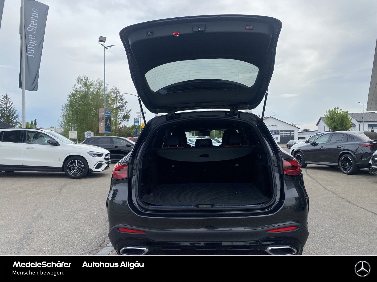 Mercedes-Benz GLC 220 d 4M AMG Night 20' Dist AHK LED Ambi Kam