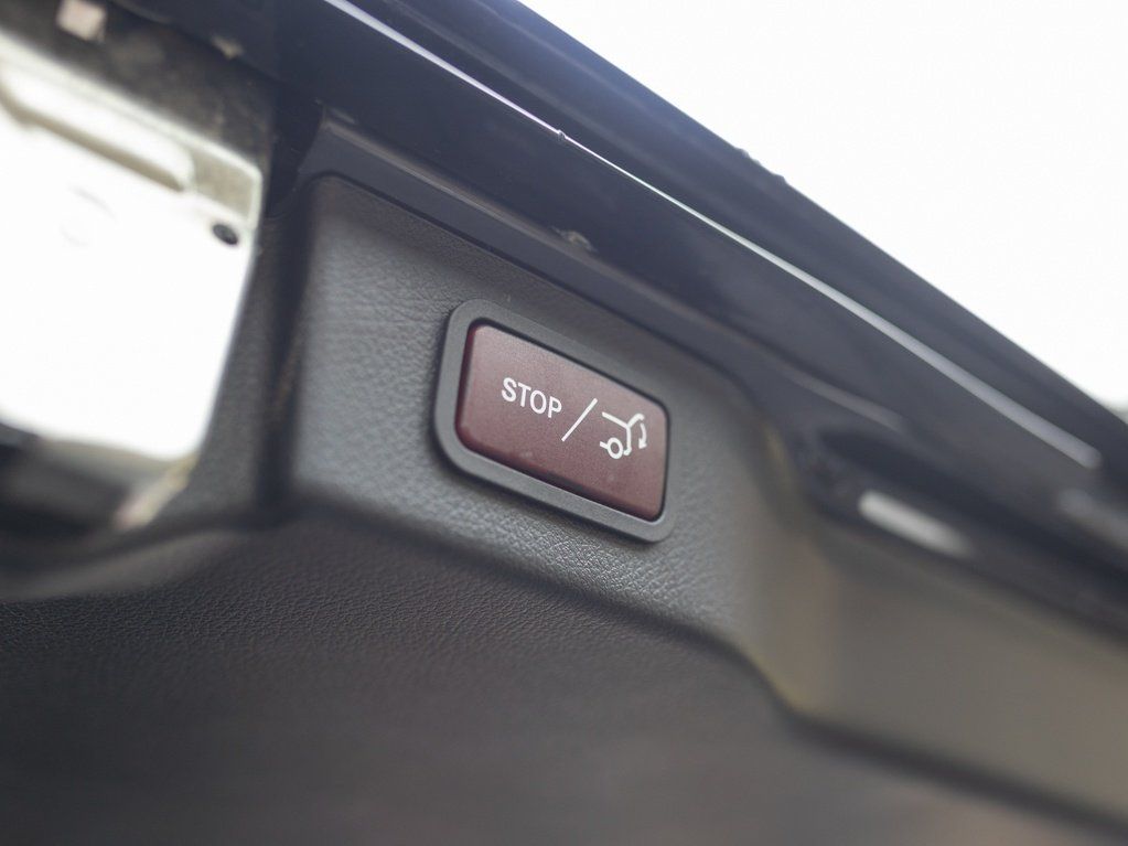 Mercedes-Benz V 220 d 4M Edition - Samsaru's Car Outlet