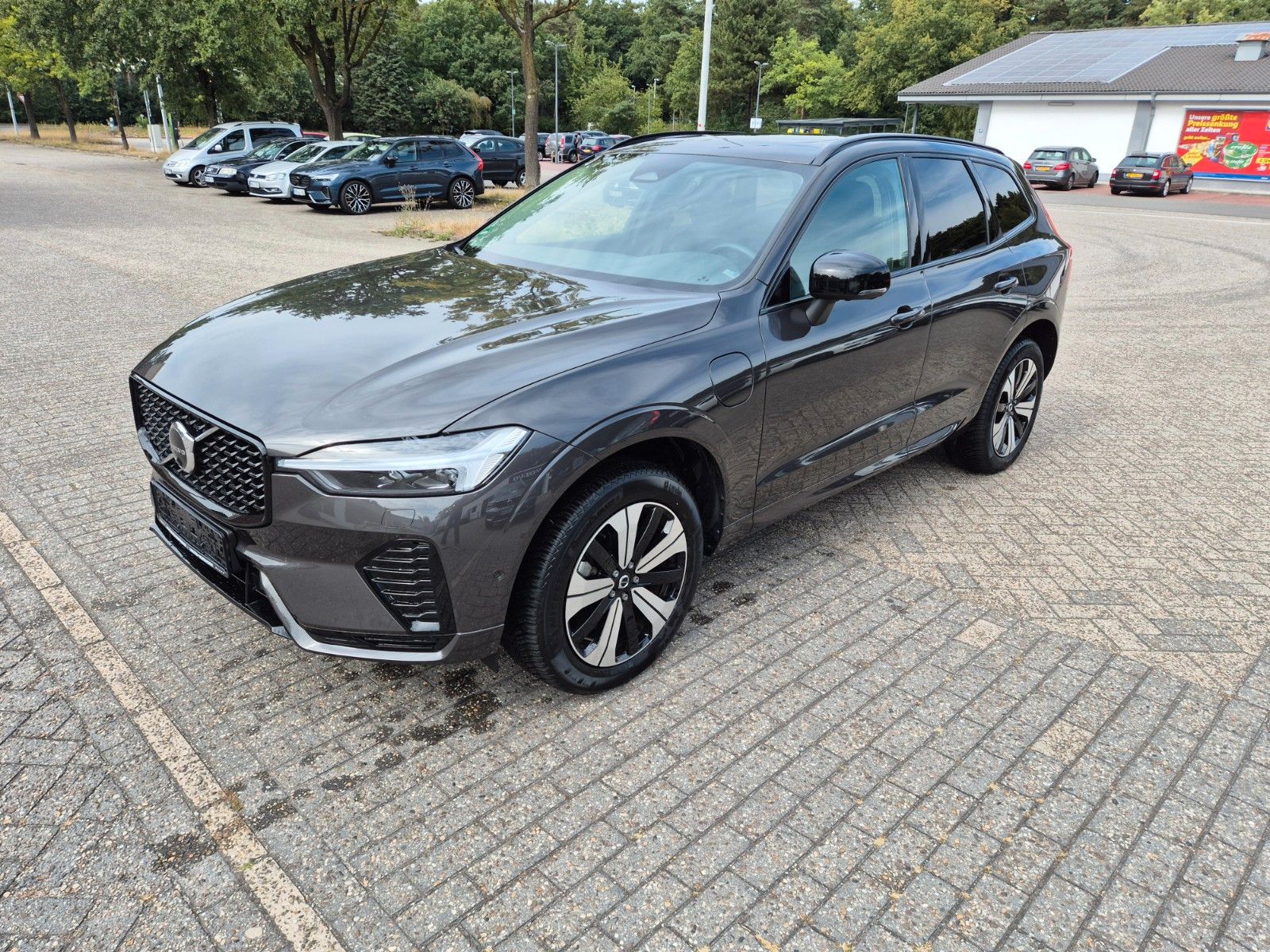 Volvo XC60 Plus Dark Recharge Plug-In Hybrid AWD