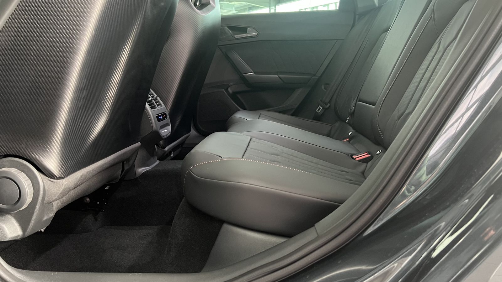 Cupra Leon Sportstourer VZ e-Hybrid - Samsaru's Car Outlet