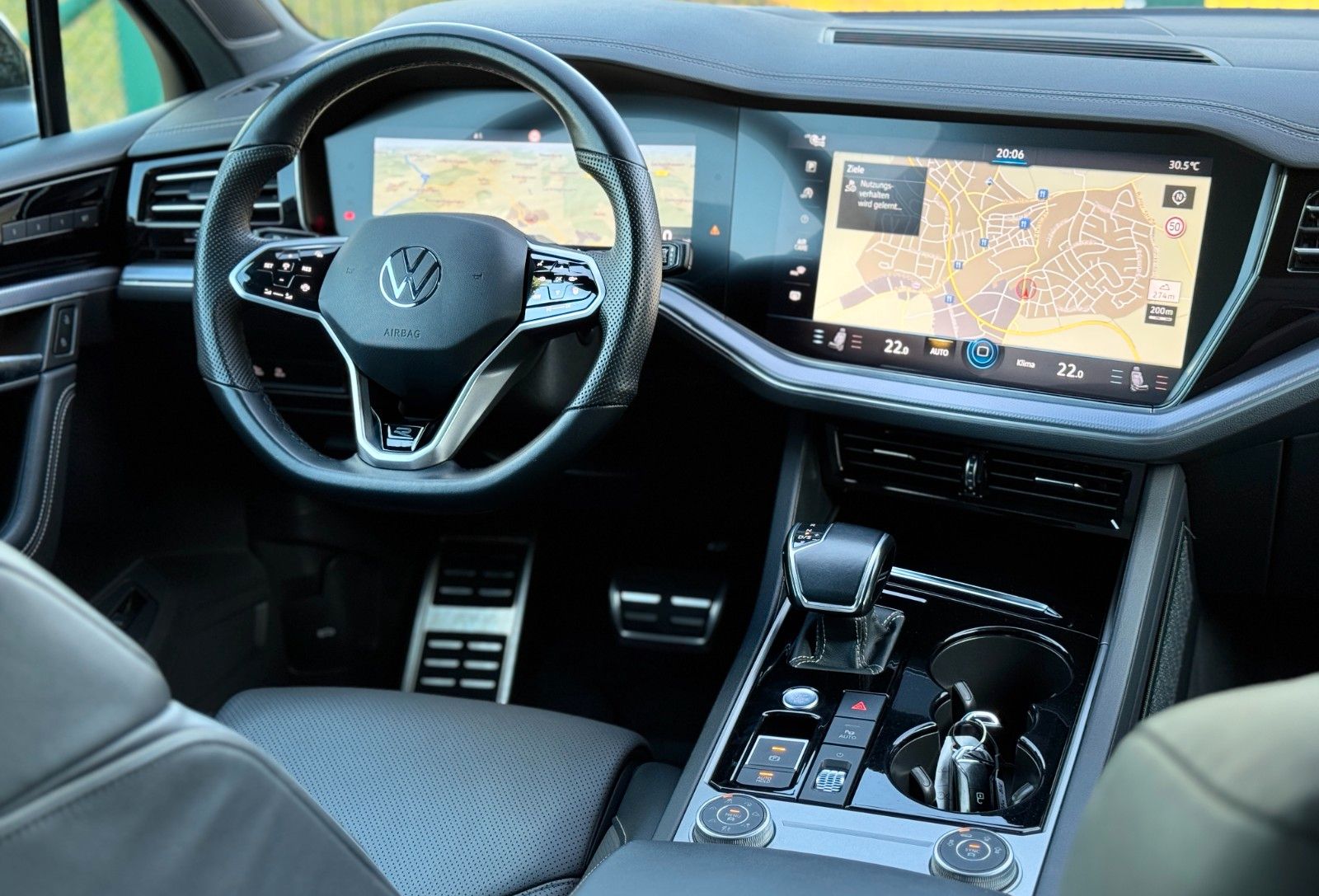 Volkswagen Touareg R-Line 4Motion - Samsaru's Car Outlet