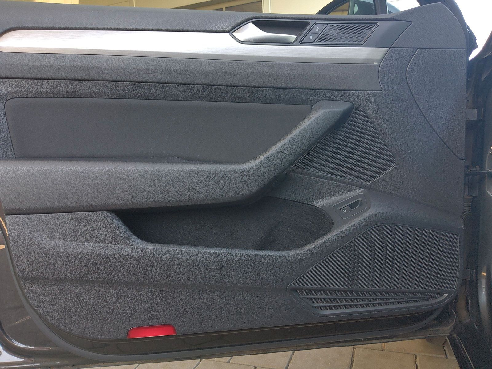 Volkswagen Passat Variant 1.6 TDI - Samsaru's Car Outlet