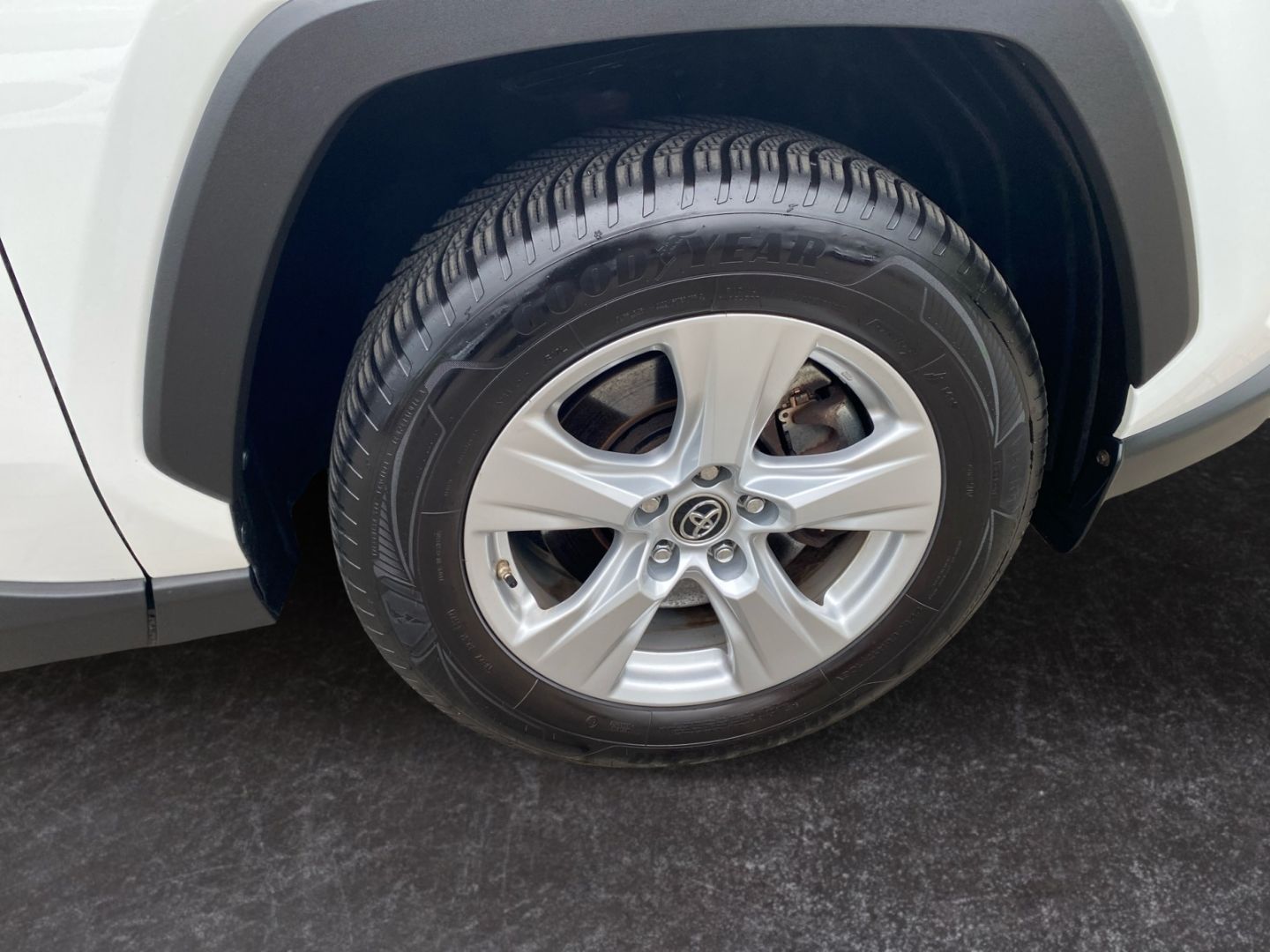 Toyota RAV 4 2.5 Hybrid 4x2 - Samsaru's Car Outlet