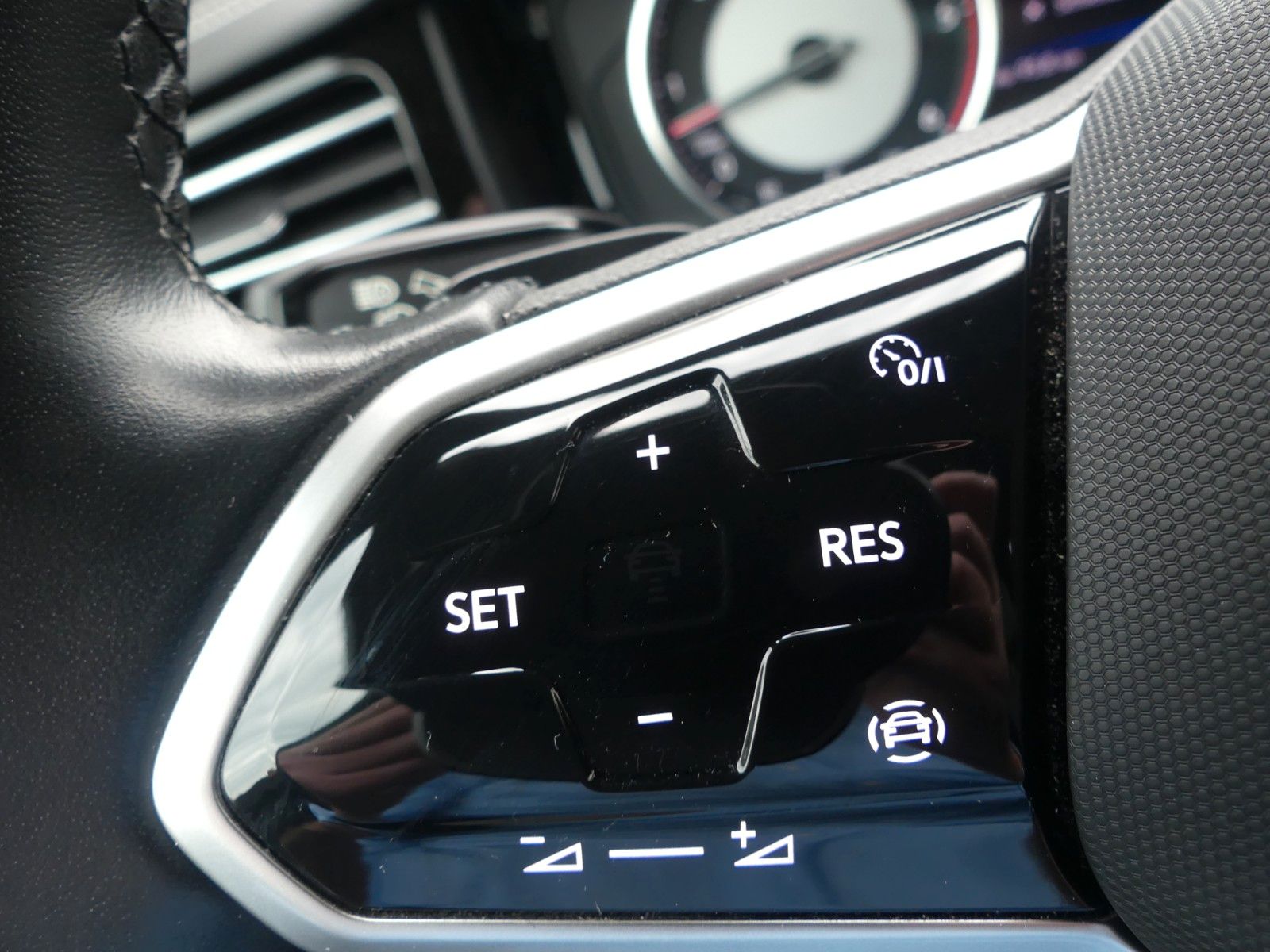 Volkswagen Touareg Elegance 4Motion - Samsaru's Car Outlet