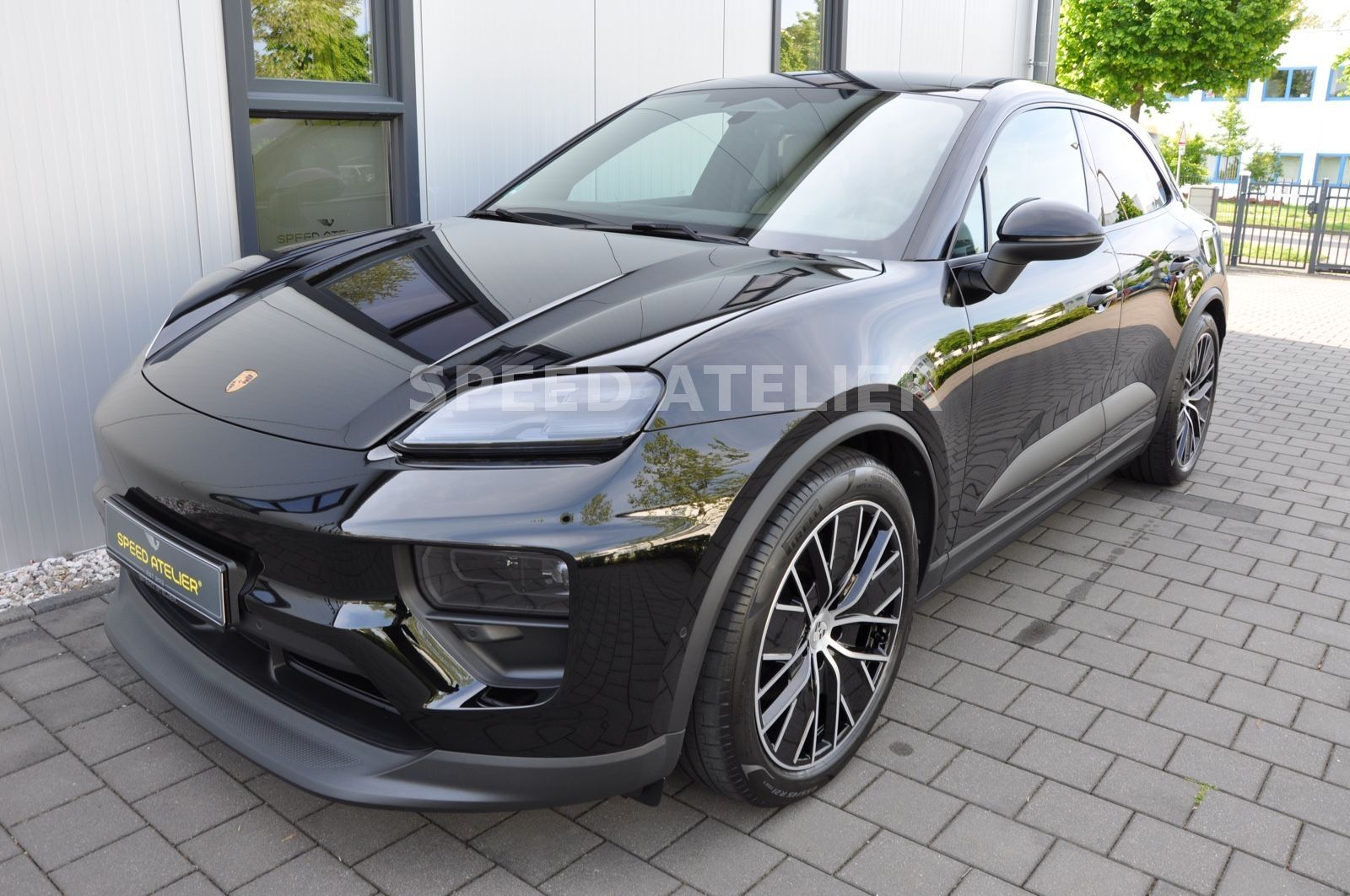 Porsche Macan 4 - Samsaru's Car Outlet