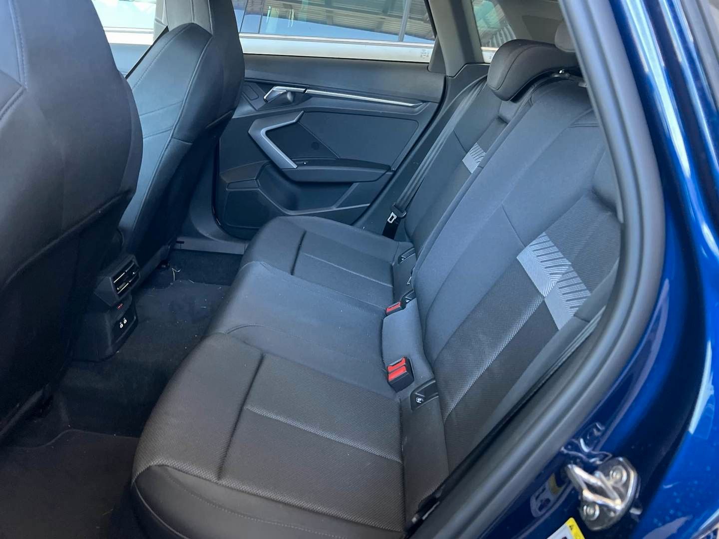 Audi A3 S-Tronic Sportback-Klimaaut-Navi-360°-SH-17"