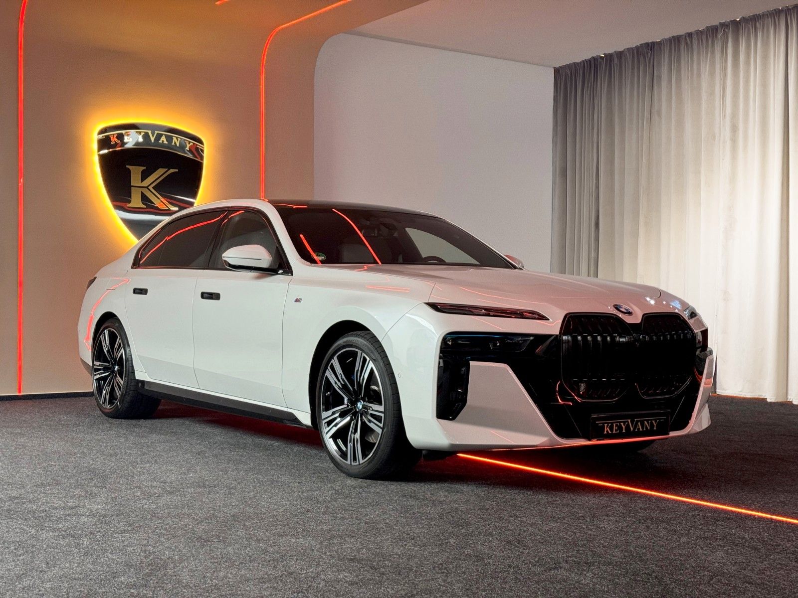 BMW 740d xD/4xMASSG/MPRO/SKY TV/KRIST/EXC.LNG/B&W/21