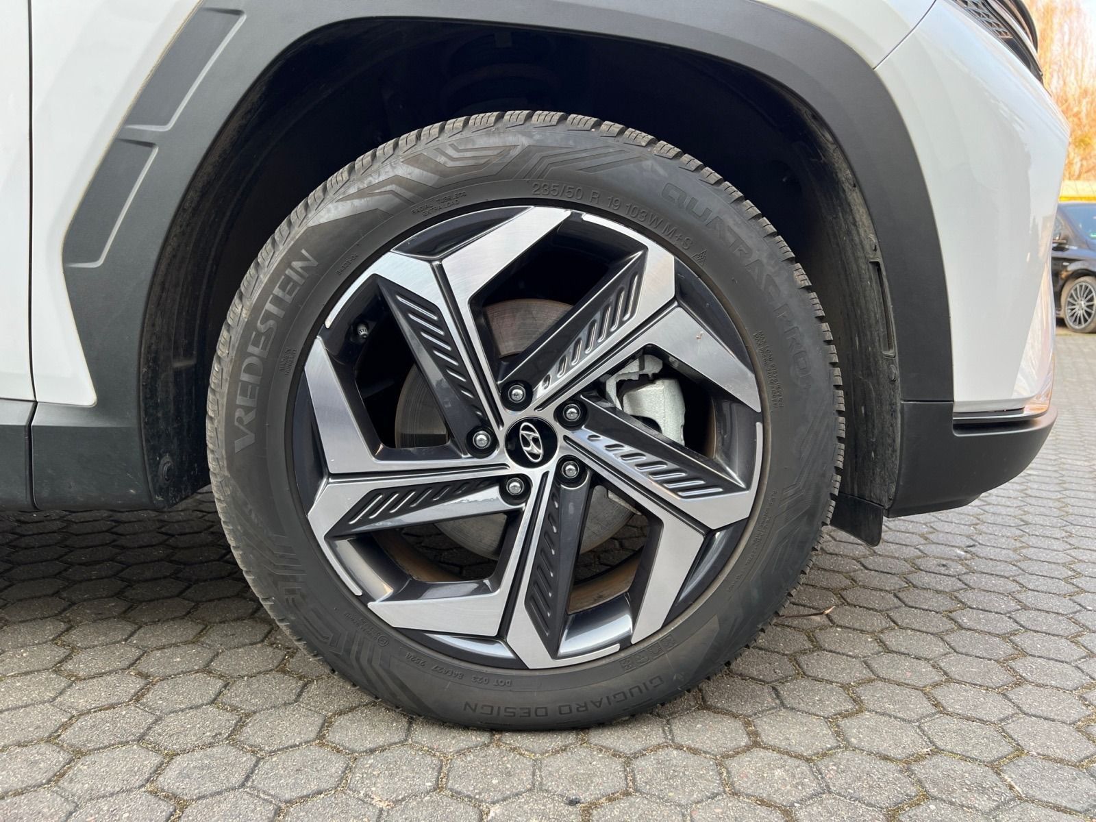 Hyundai Tucson 1.6 T-GDI Trend Plug-In Hybrid 4WD - Samsaru's Car Outlet