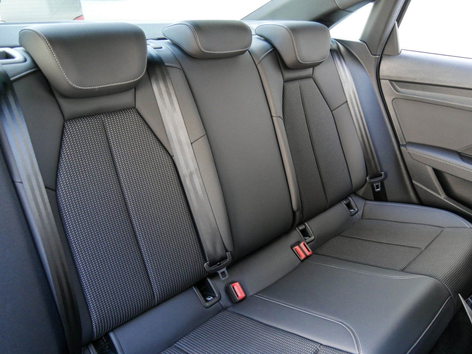 Audi A3 Limousine 30 TDI S tronic S-Line - Samsaru's Car Outlet