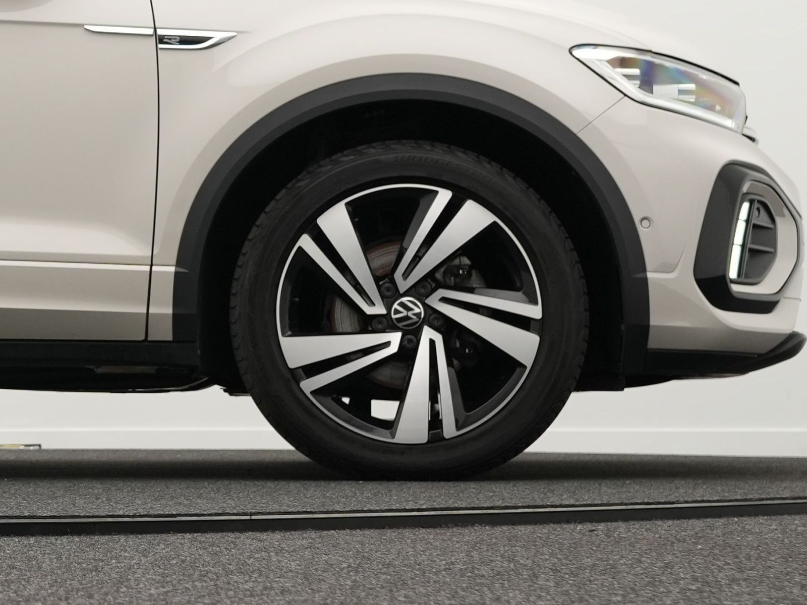 Volkswagen T-Roc R-Line 1.5 TSI DSG - Samsaru's Car Outlet