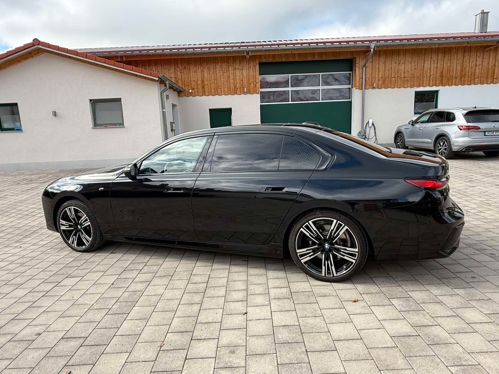 BMW 740xd*M Sport*VOLL*TV*SKY*AUT.TÜR*G.LUSSO*EXECU