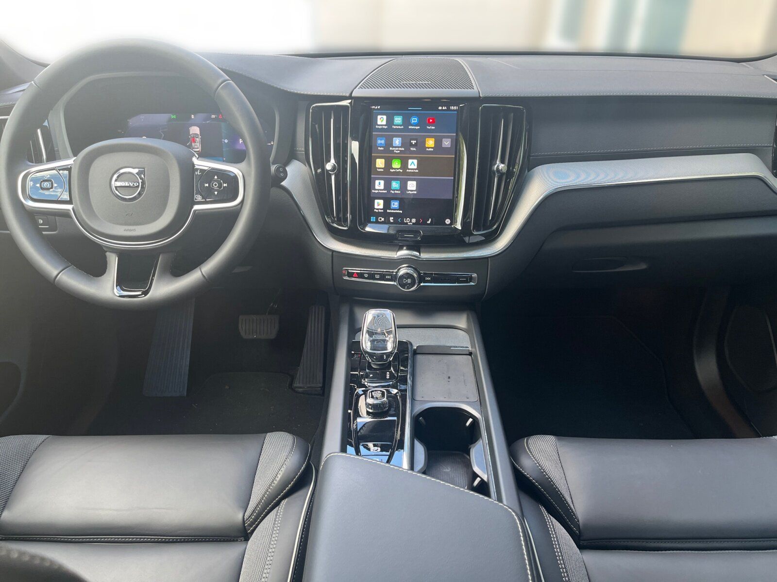 Volvo XC 60 T8 AWD Ultra Dark AHK+SITZH+KLIMA+360°RFK