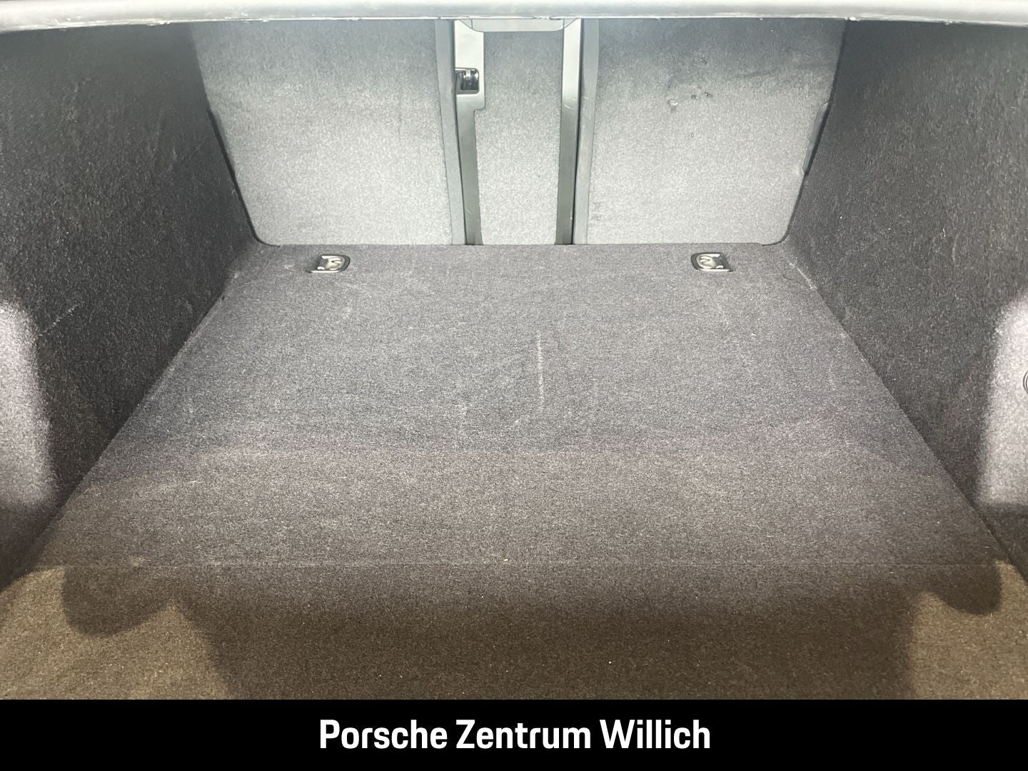 Porsche Taycan Lenkradheizung Lederausstattungen LED