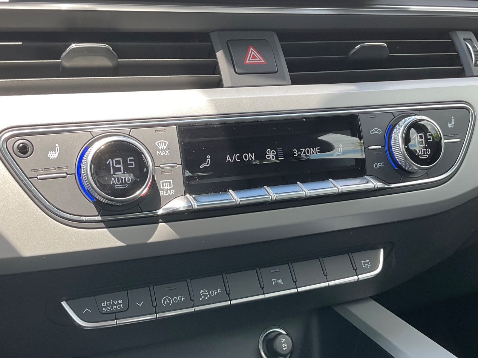 Audi A4 Av.40 TDI quattro advanced - Samsaru's Car Outlet