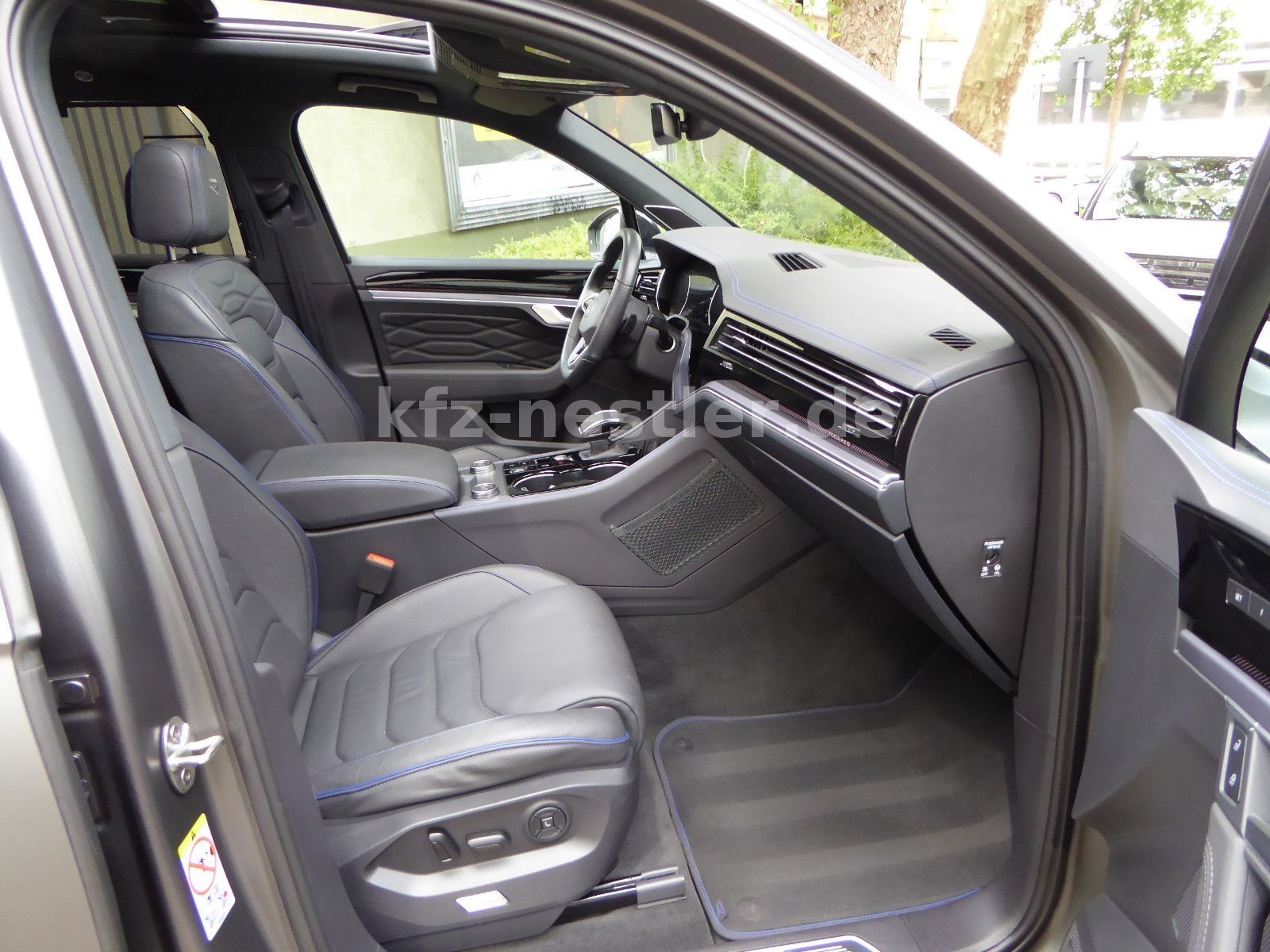 Volkswagen Touareg R e-Hybrid Pano/Puglia/AHK/HUD/ACC/Matt