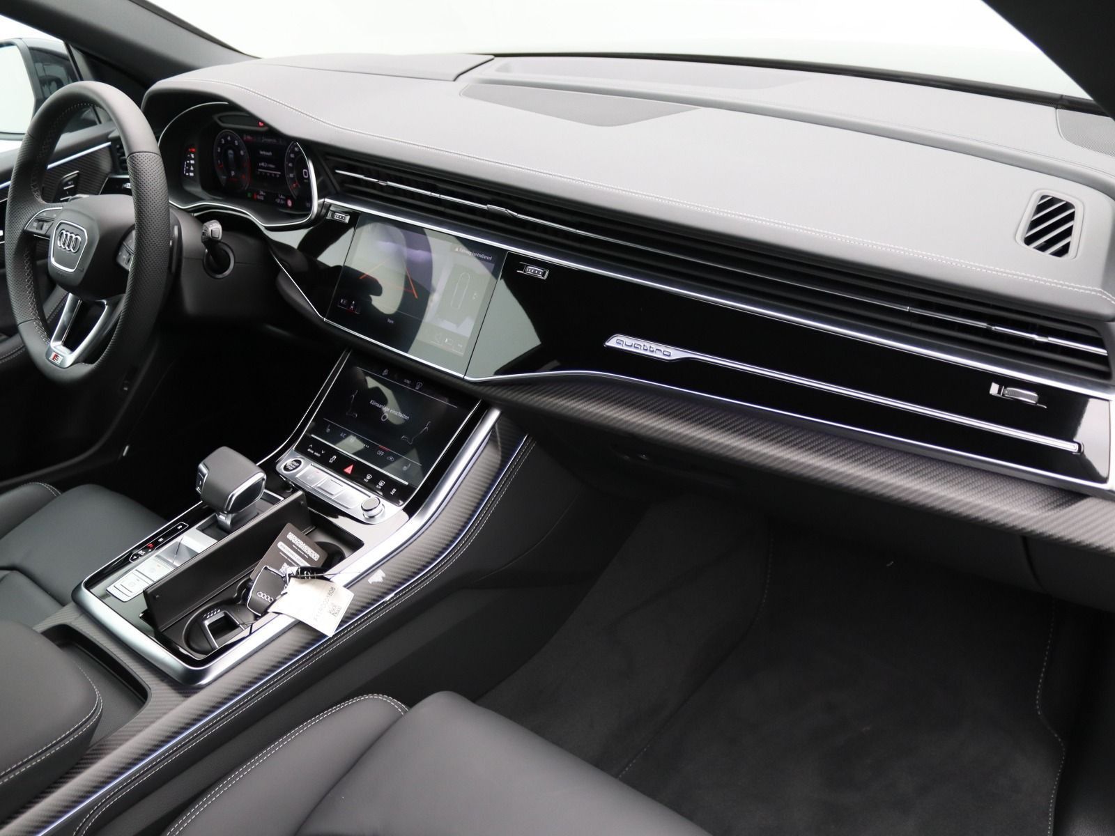 Audi Q8 S-Line 55 TFSI quattro / Pano, Laser, Standh