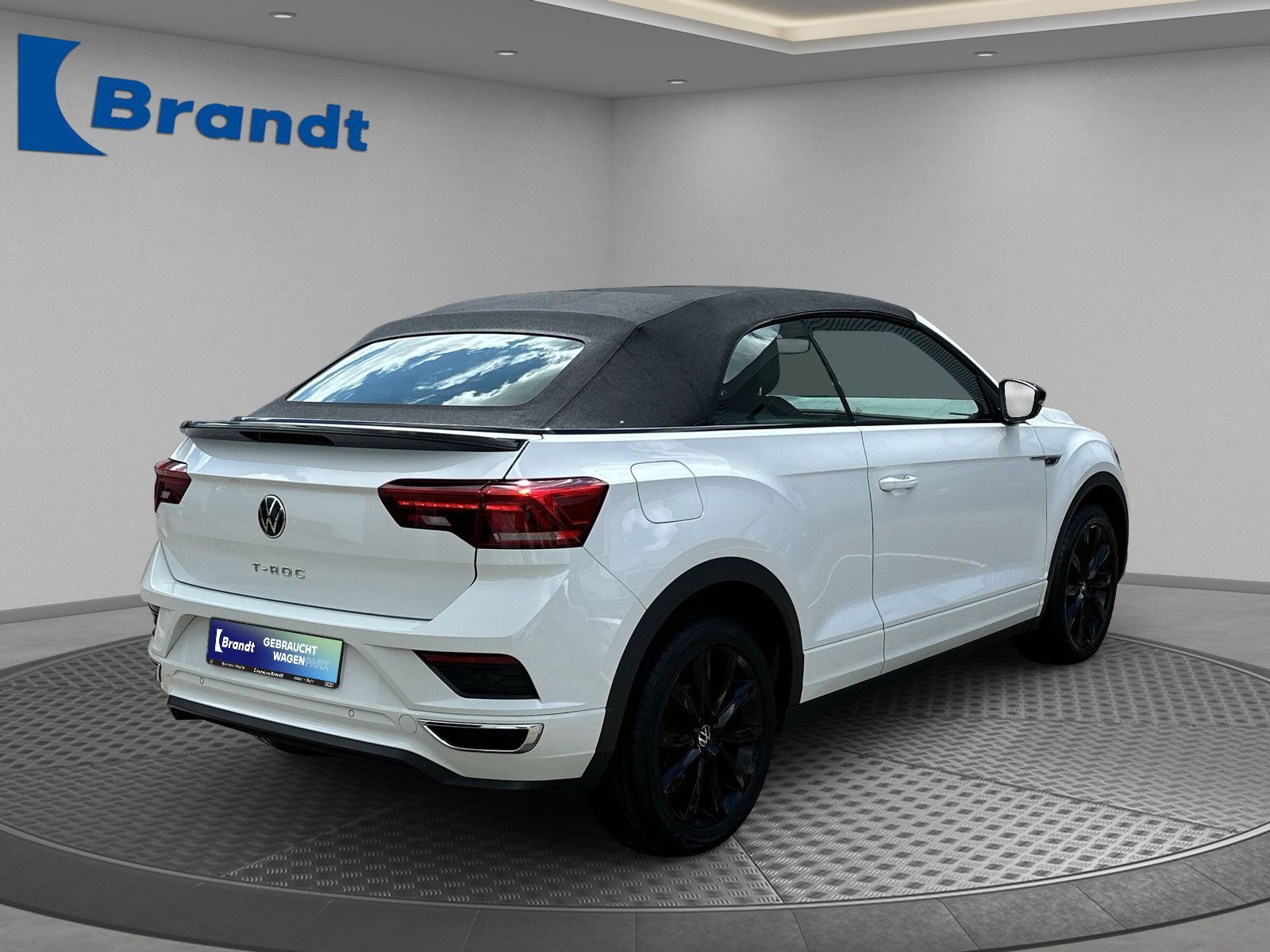 Volkswagen T-Roc R-Line - Samsaru's Car Outlet