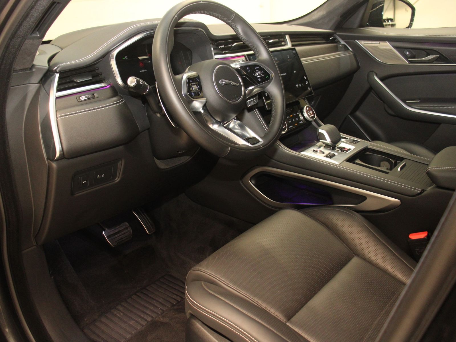 Jaguar F-Pace D300 R-Dynamic HSE AWD inkl. Winterkomple
