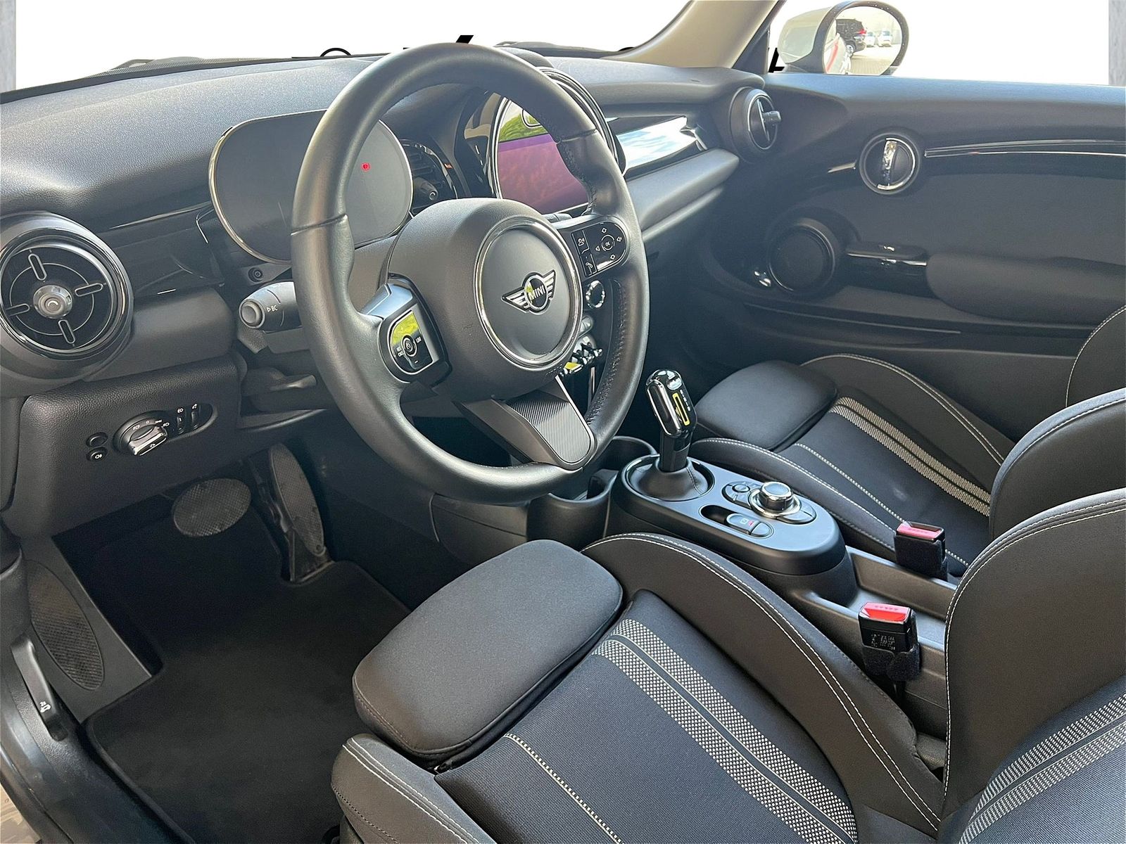 MINI Cooper SE Essential - Samsaru's Car Outlet