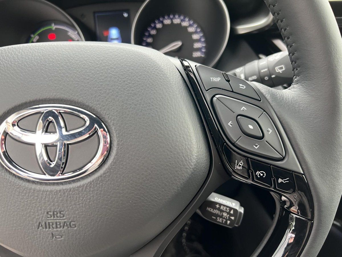 Toyota C-HR 2.0 Hybrid - Samsaru's Car Outlet