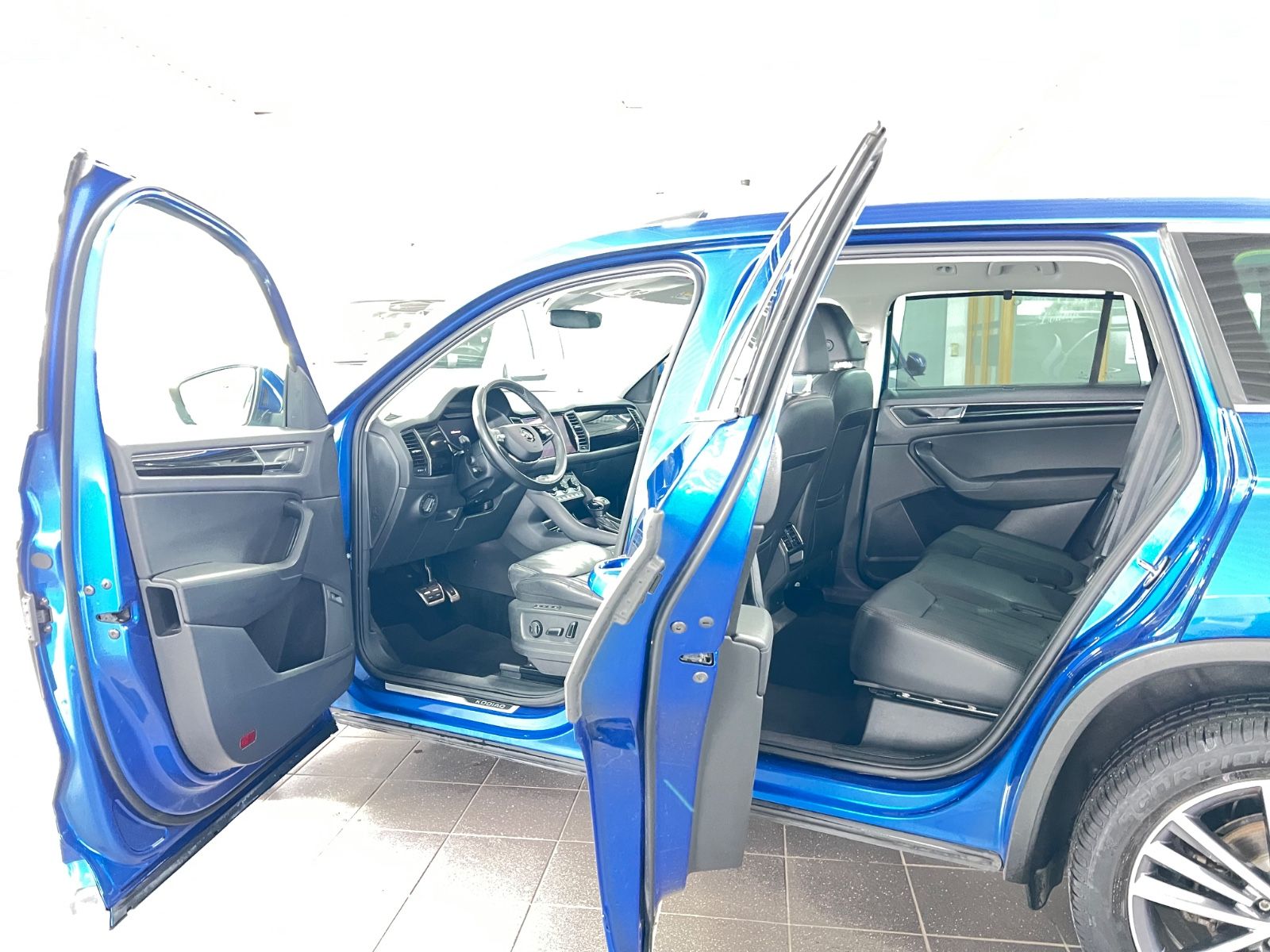 Skoda Kodiaq 200 PS L&K 4x4 AHK+360°+VC+Tablet+ASSIST
