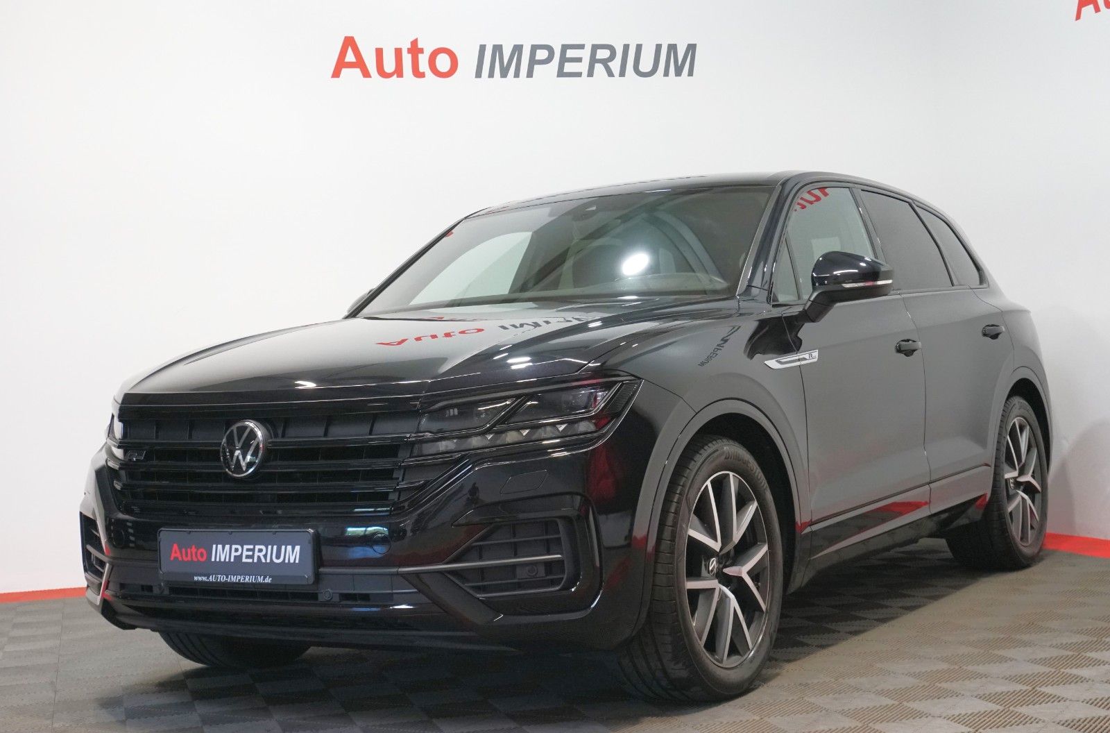 Volkswagen Touareg R-Line 4Motion 3.0 TDI - Samsaru's Car Outlet