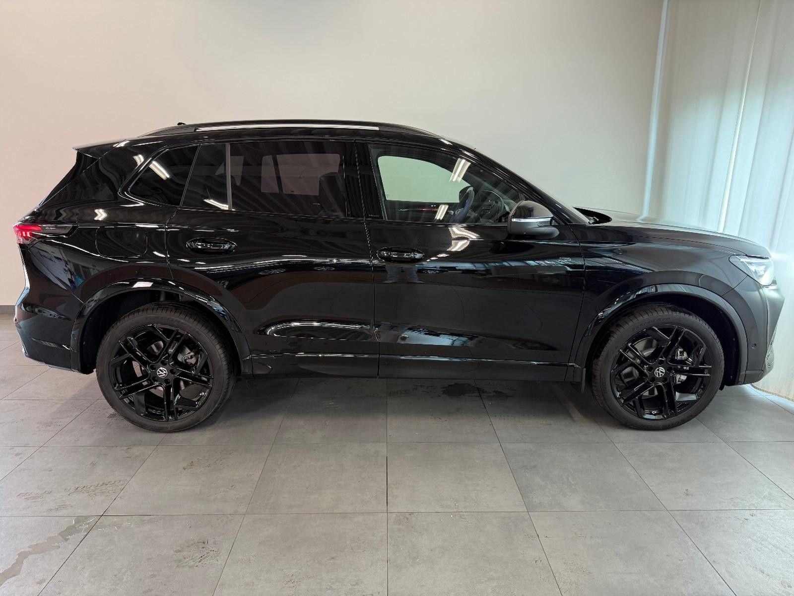 Volkswagen Tiguan 2.0 TDI 4M R-Line PANO LEDER HEAD UP 360°