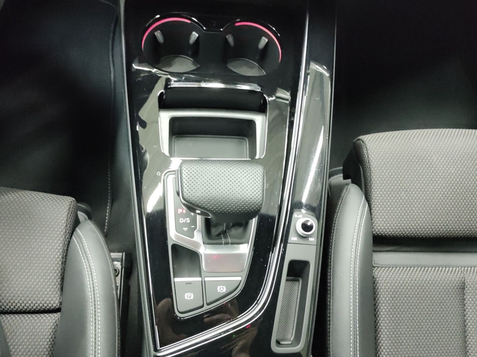 Audi A4 Avant 40 TFSI Q 2x S LINE LM19 KAMERA NAVI+ V