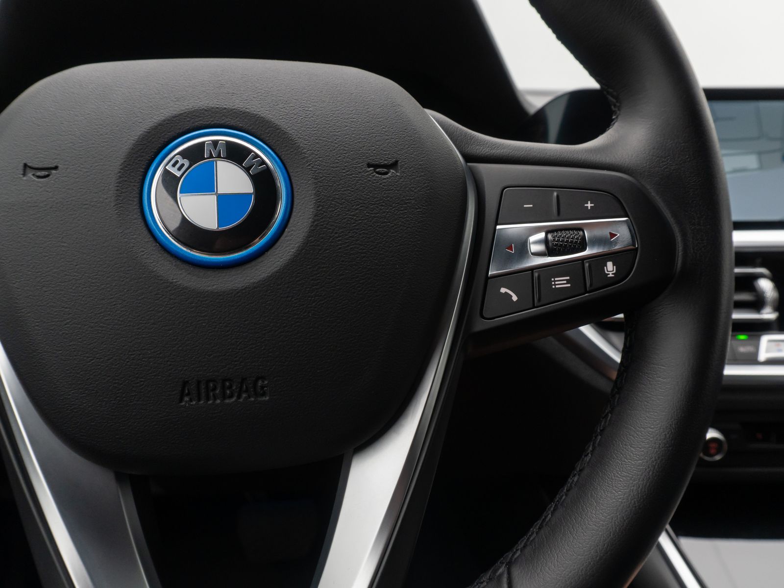 BMW 320e Sport Line - Samsaru's Car Outlet