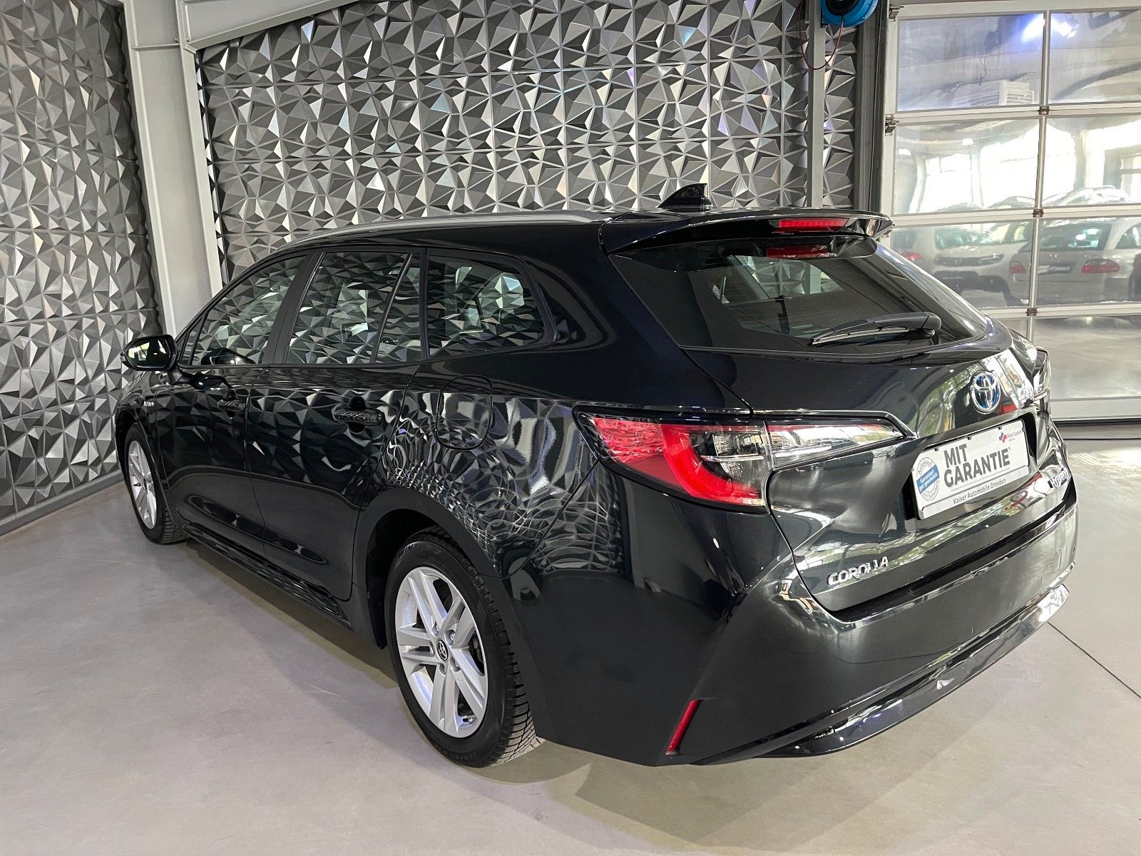 Toyota Corolla Touring Hybrid - Samsaru's Car Outlet