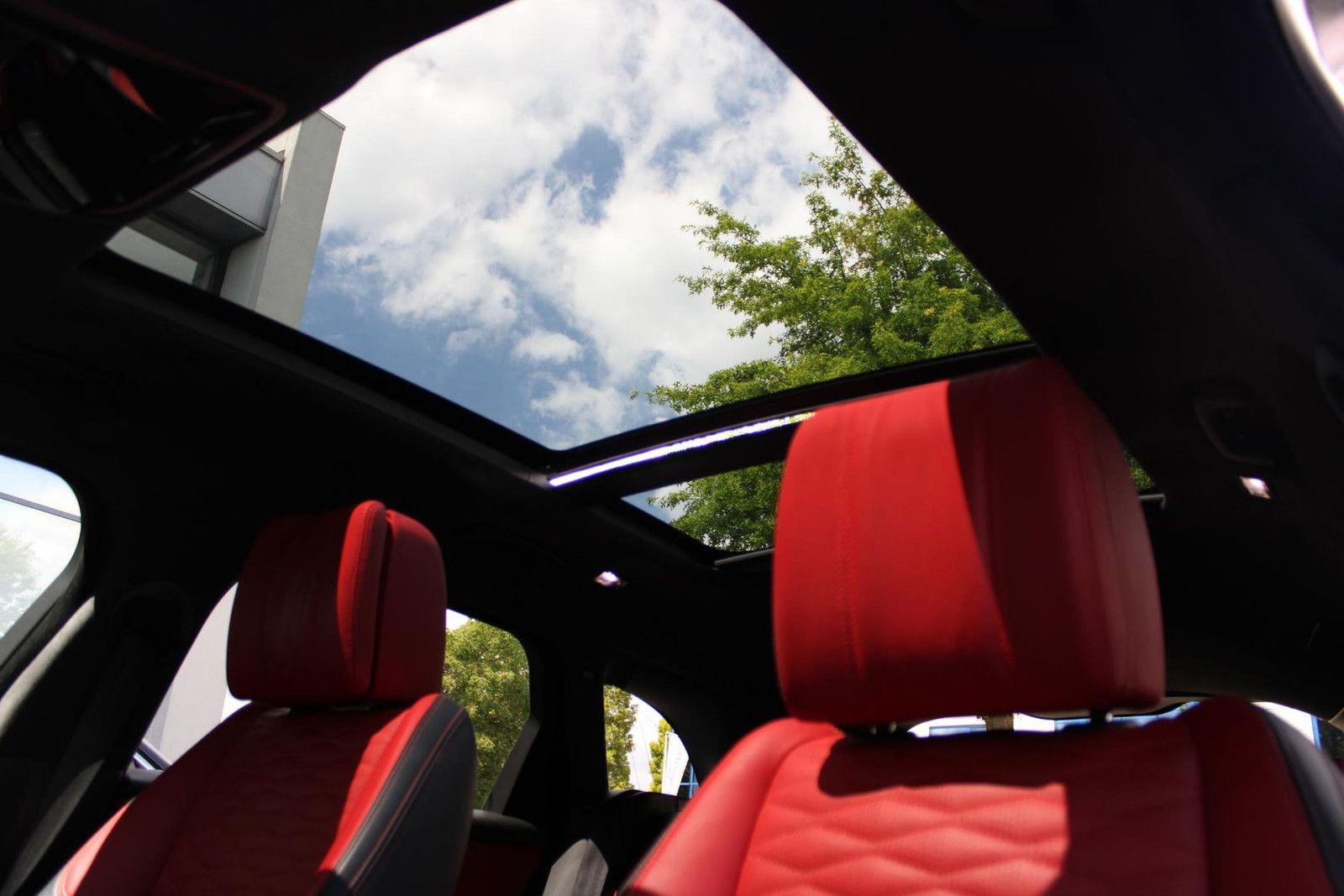 Range Rover Velar 5.0 V8 SVAutobiography Dynamic - Samsaru's Car Outlet