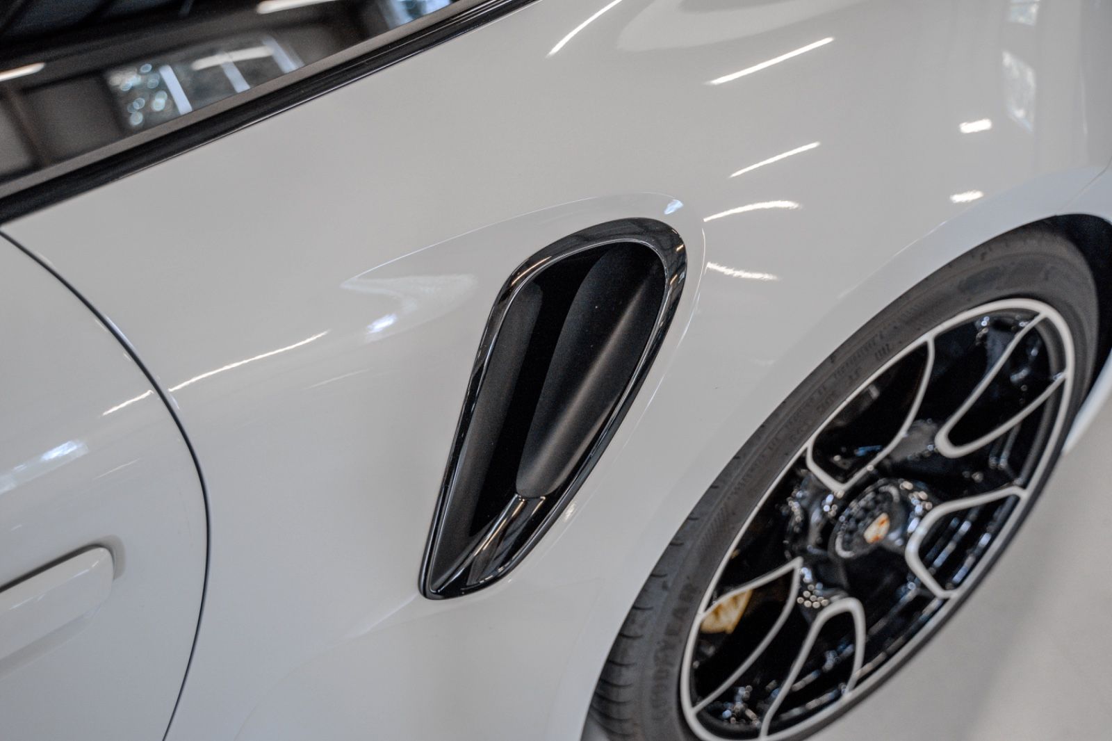 Porsche 911 Turbo S - Samsaru's Car Outlet