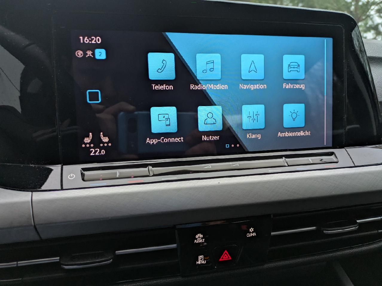 Volkswagen Golf VIII 2.0 TDI DSG Life - Samsaru's Car Outlet