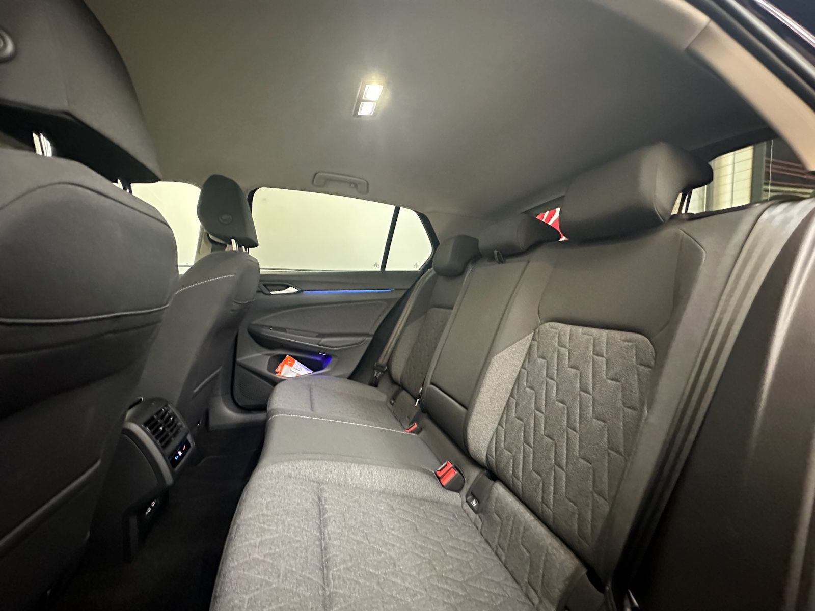 Volkswagen Golf VIII 1.5 eTSI MOVE - Samsaru's Car Outlet