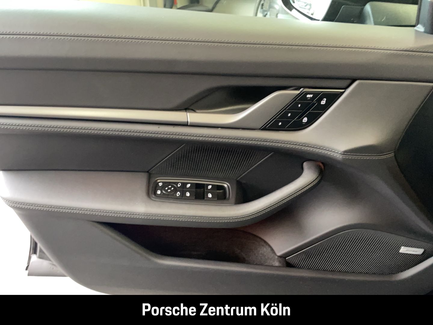 Porsche Taycan 4 Cross Turismo InnoDrive Surround-View