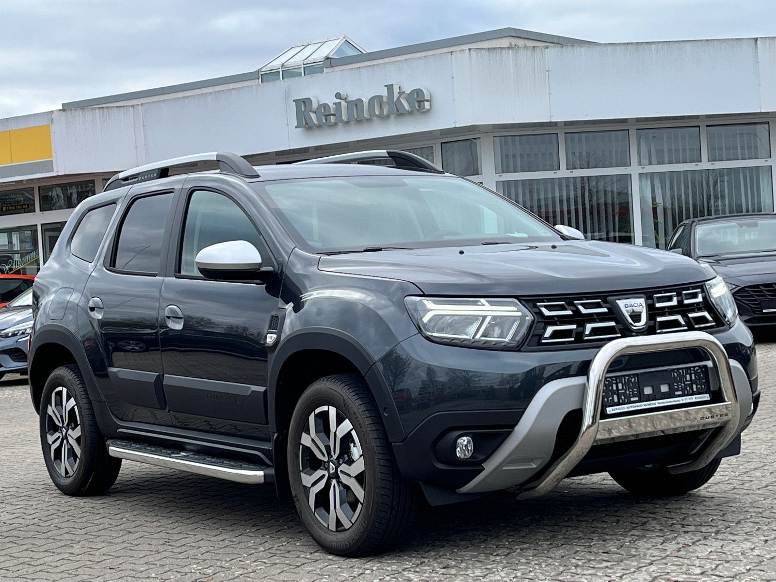 Dacia Duster TCe100 Prestige - Samsaru's Car Outlet