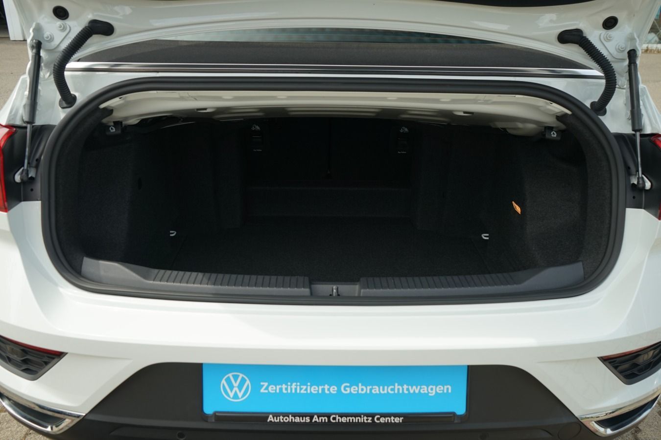 Volkswagen T-Roc 1.5TSI Style - Samsaru's Car Outlet