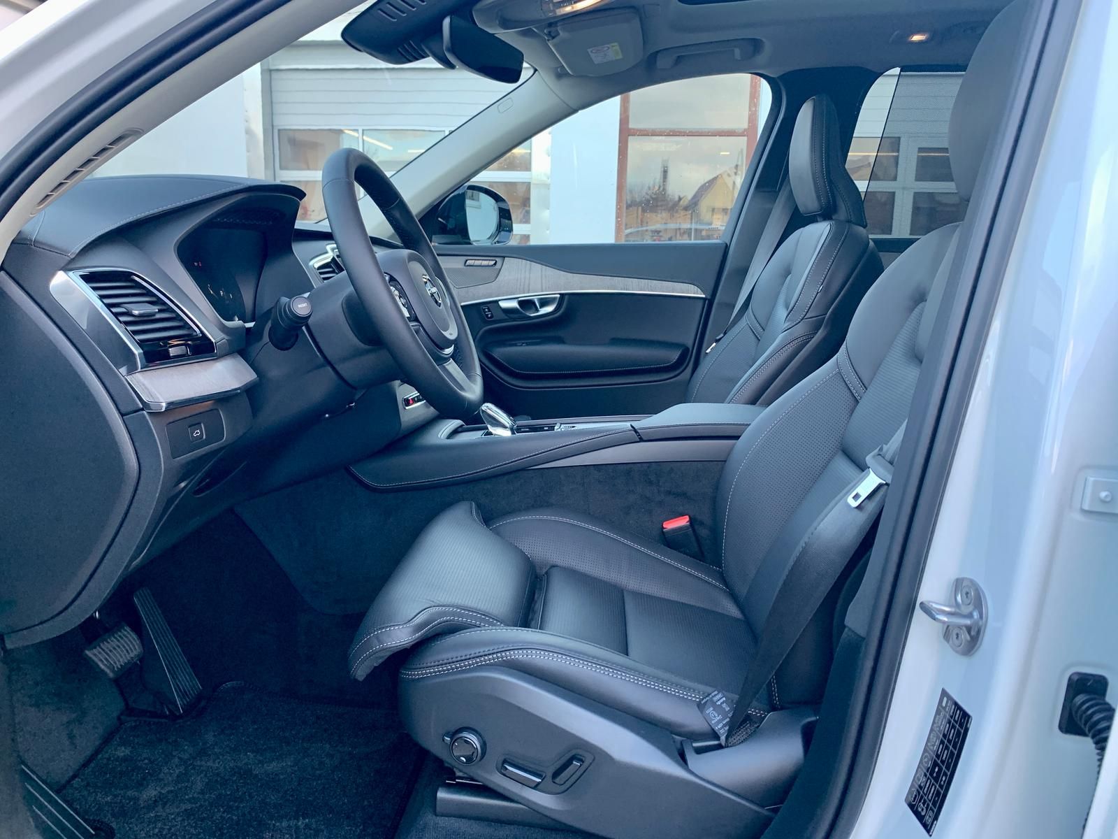 Volvo XC90 B5 AWD Plus Dark 360 AHK PANO STDHZ
