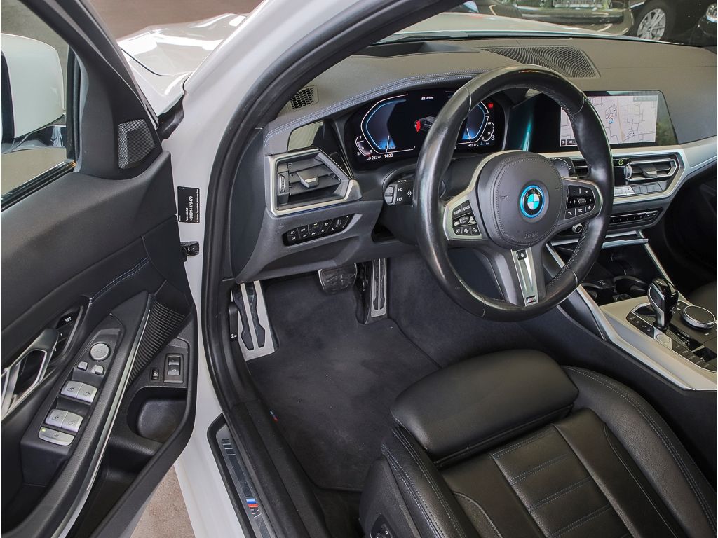 BMW 330 M Sport EU6d e xDrive Touring - Samsaru's Car Outlet