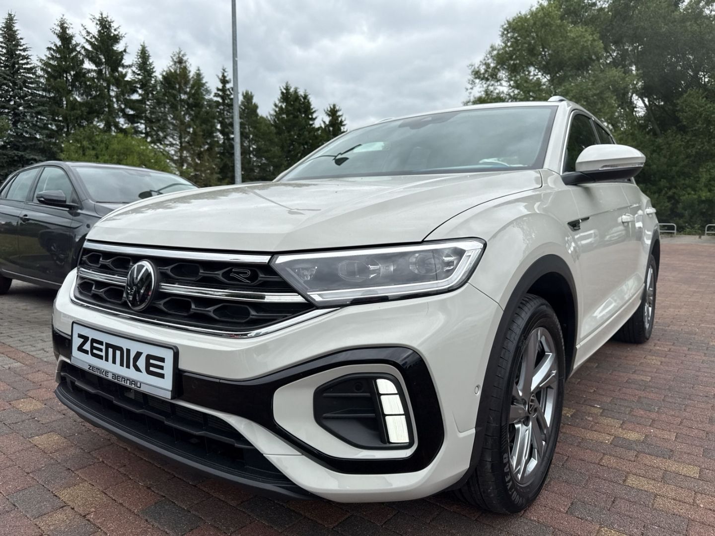 Volkswagen T-Roc 2.0 TDI R-Line - Samsaru's Car Outlet