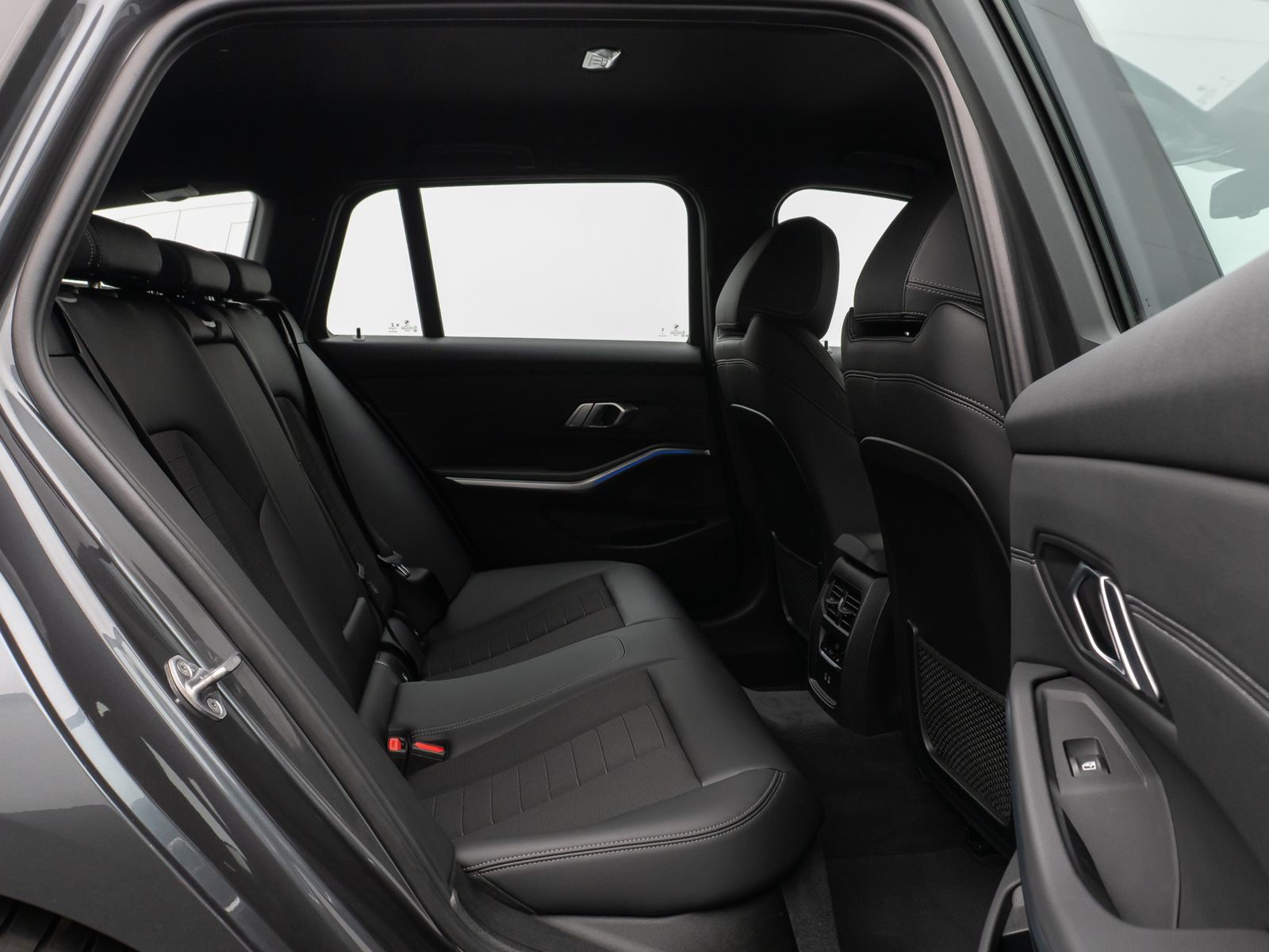 BMW 330i xD SportLine - Samsaru's Car Outlet